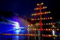 Lasershow über den Okerteich und ein Lichterbaum 