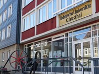 Haupteingang der TU Clausthal, Eingang zur Geosammlung 
