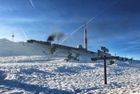 Brockenbahn auf dem Brockengipfel im Winter 
