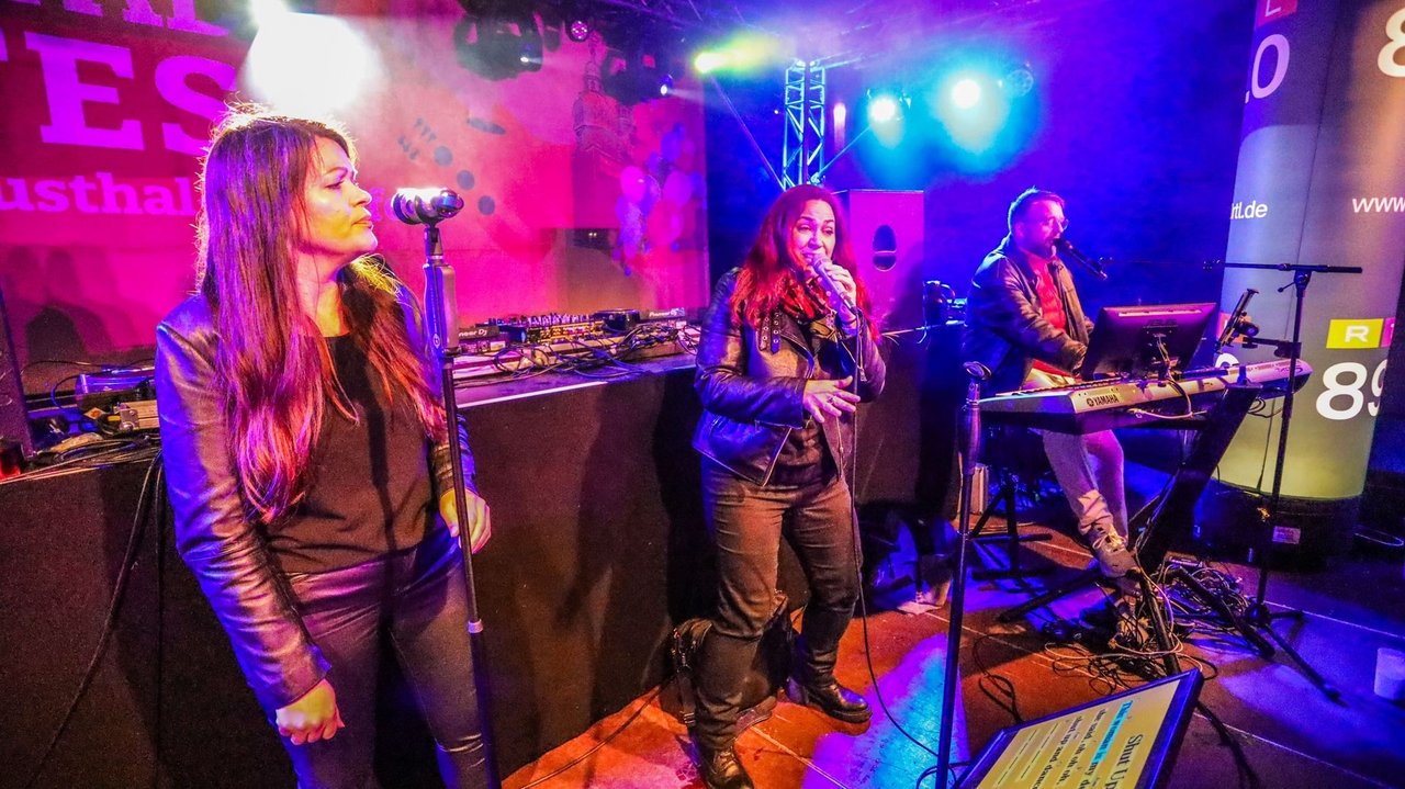 Band auf der Bühne 