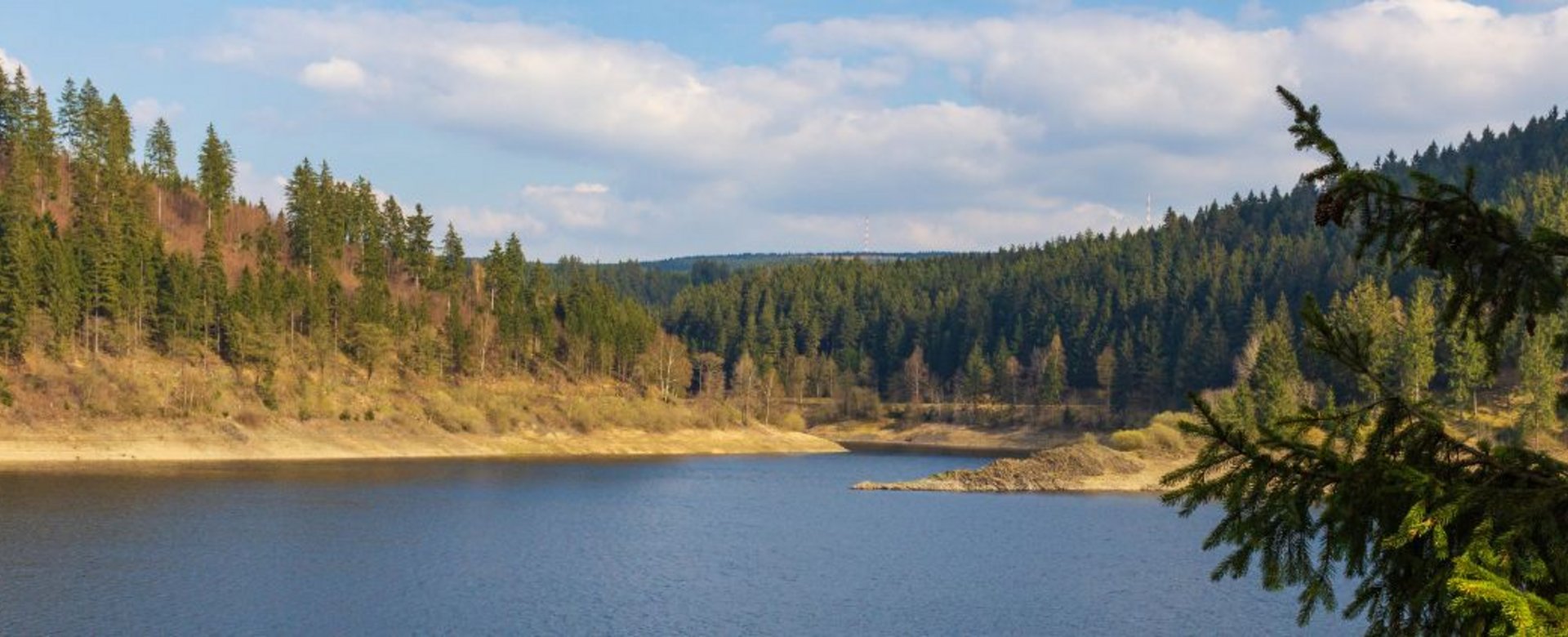 Blick vom Rundweg auf die Okertalsperre