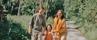 Eine Familie wandert